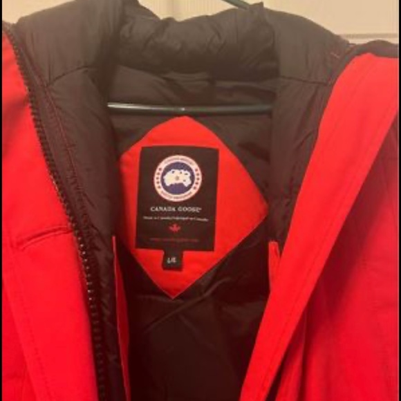Women’s Canada Goose coat - Picture 3 of 3